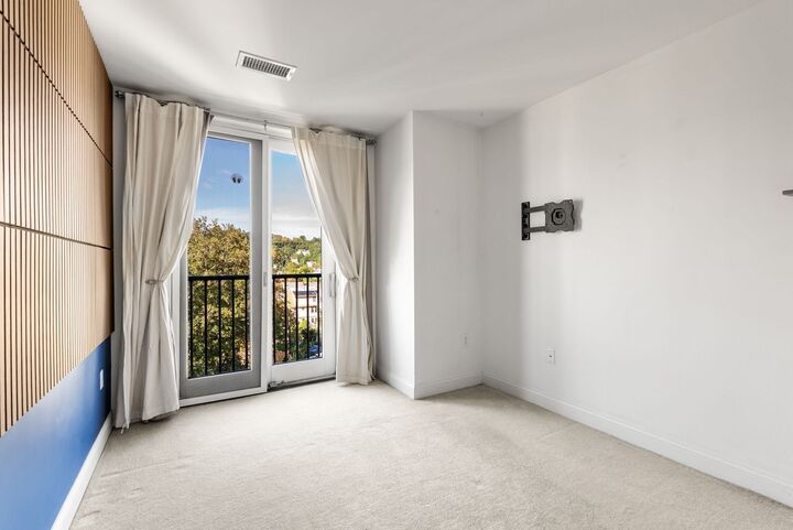 Property Photo:  327 Centre St 206B  MA 02130 