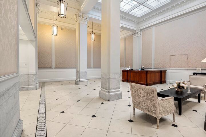 Property Photo:  21 Beacon Street 6B  MA 02108 