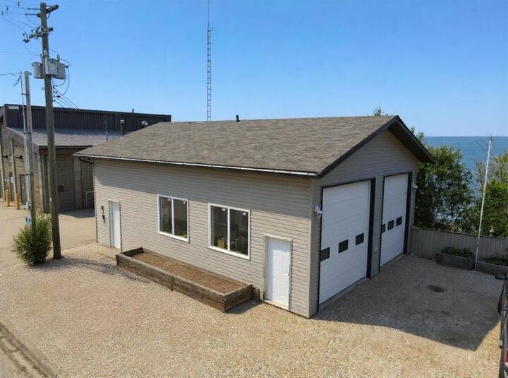 Property Photo:  81 Peace River Avenue  AB T0G 1J0 