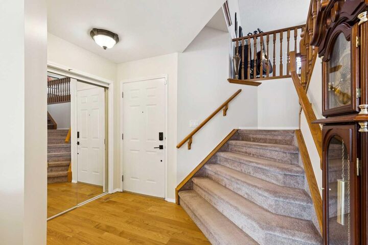 Photo de la propriété:  3766 Springbank Drive SW  AB T3H 4J5 