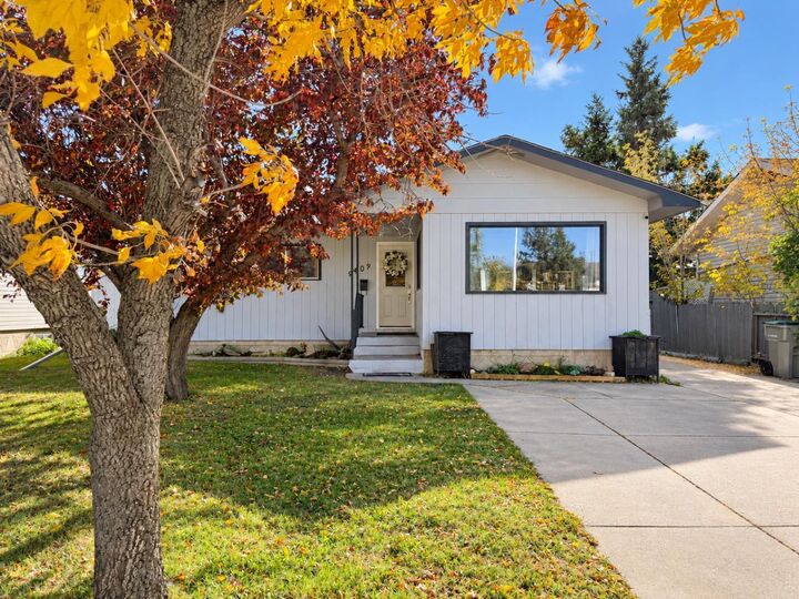 Property Photo:  9409 108 Avenue  AB T8V 1M9 