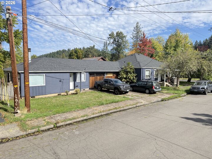 Property Photo: 893 Sprague St OR 97405