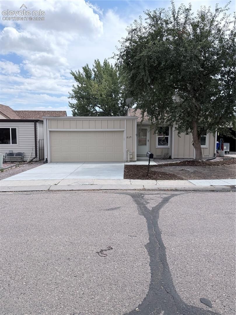 Property Photo:  825 San Antonio Place  CO 80906 