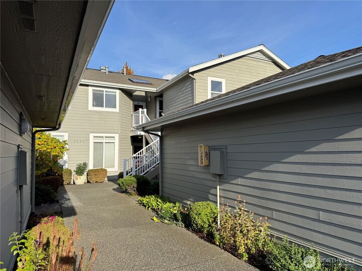 Property Photo:  5020  Festival Boulevard 2D  WA 98226 