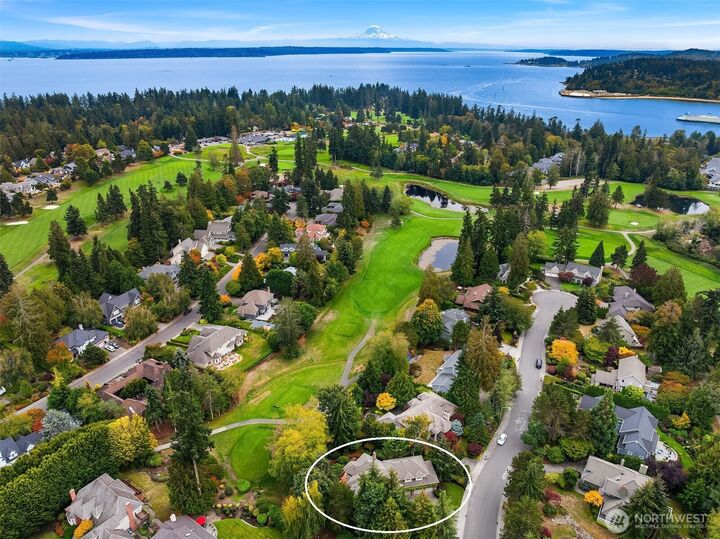 Property Photo: 1176 Alexander Place NE WA 98110