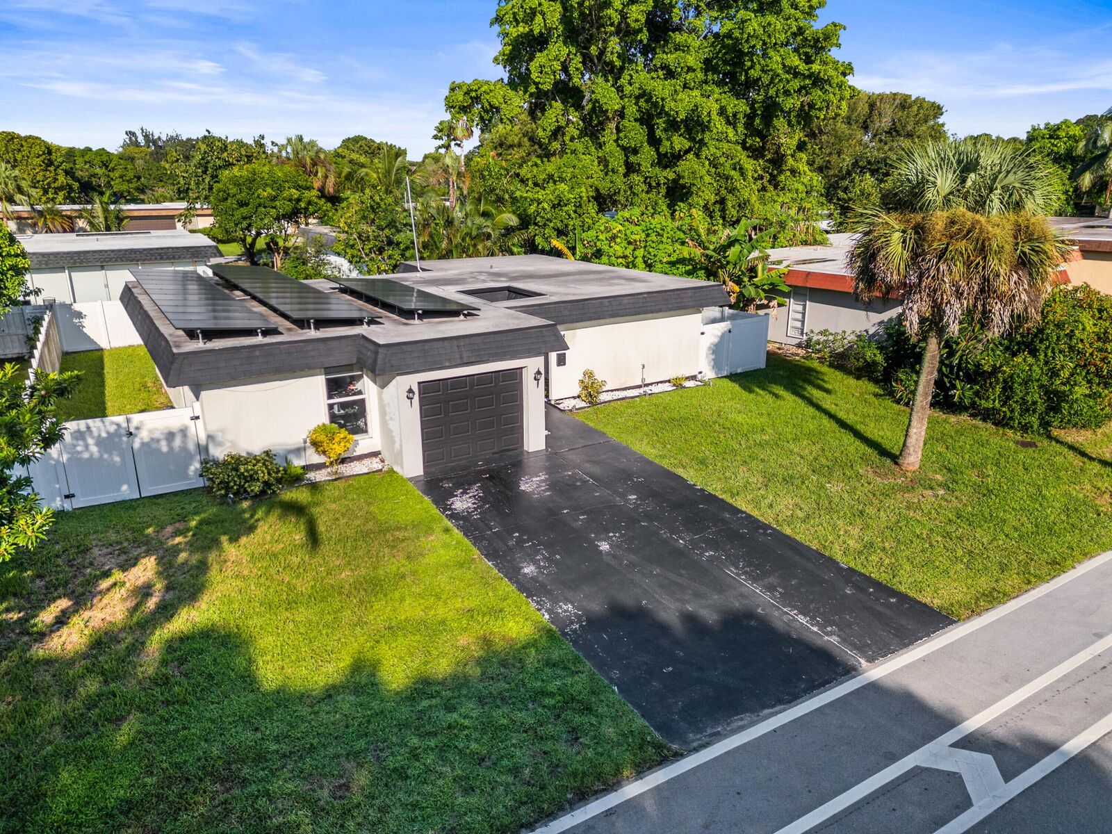 Property Photo:  6408 Brookwood Boulevard  FL 33321 