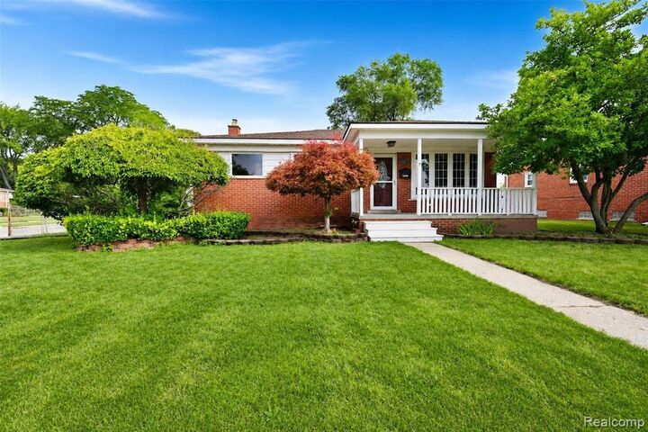 Property Photo: 32612 Dover Street MI 48135