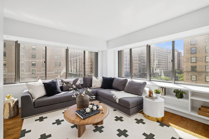 Property Photo:  900 Park Avenue 5B  NY 10075 