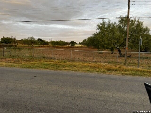Property Photo: 412 N Transportation Dr TX 78016