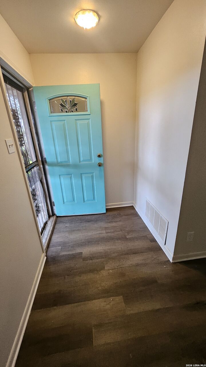 Property Photo: 4806 Wycliff Dr TX 78220