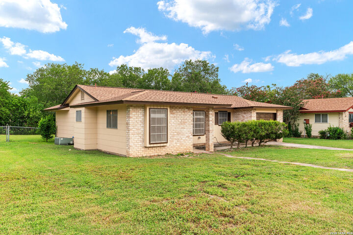 Property Photo:  212 Avenue F  TX 78109 