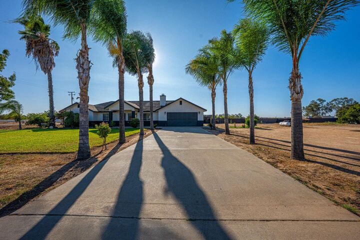 Property Photo:  17864 Road 25  CA 93638 