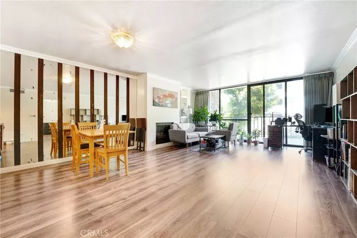 Property Photo:  10966 Rochester Avenue 1B  CA 90024 
