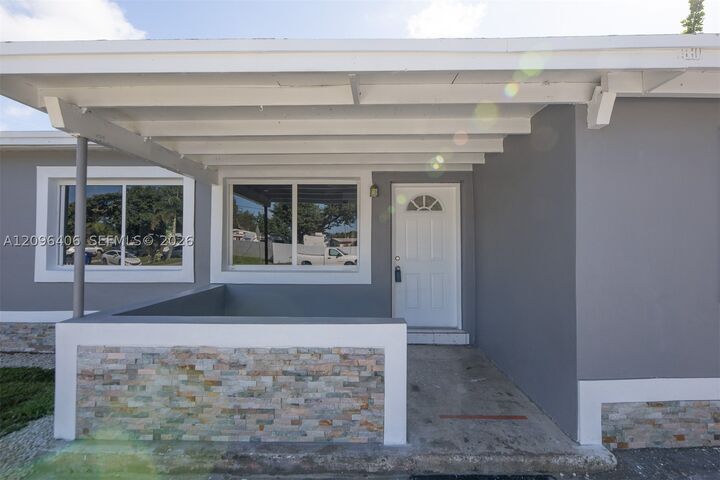 Property Photo: 3510 SW 39th St FL 33023