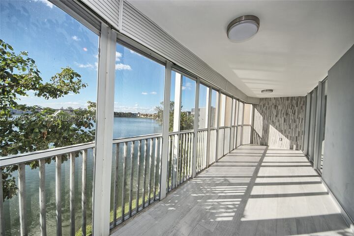 Property Photo:  1660 NE 191st St 309-1  FL 33179 