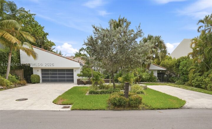 Property Photo:  3360 NE 165th St  FL 33160 