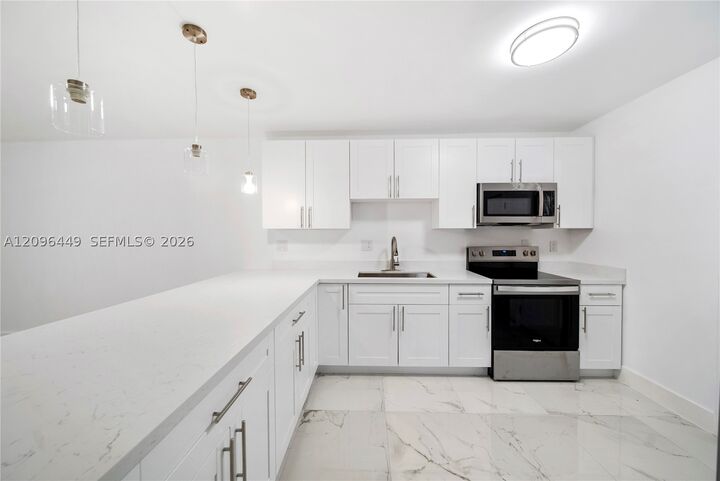 Property Photo:  