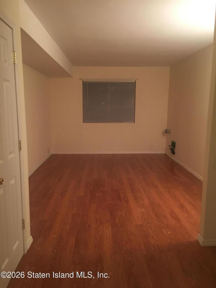 Property Photo:  249 Warwick Avenue 2  NY 10314 