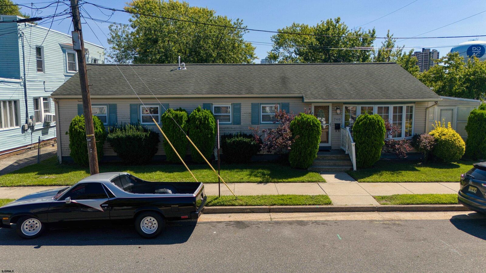Property Photo:  740 Sewell  NJ 08401 