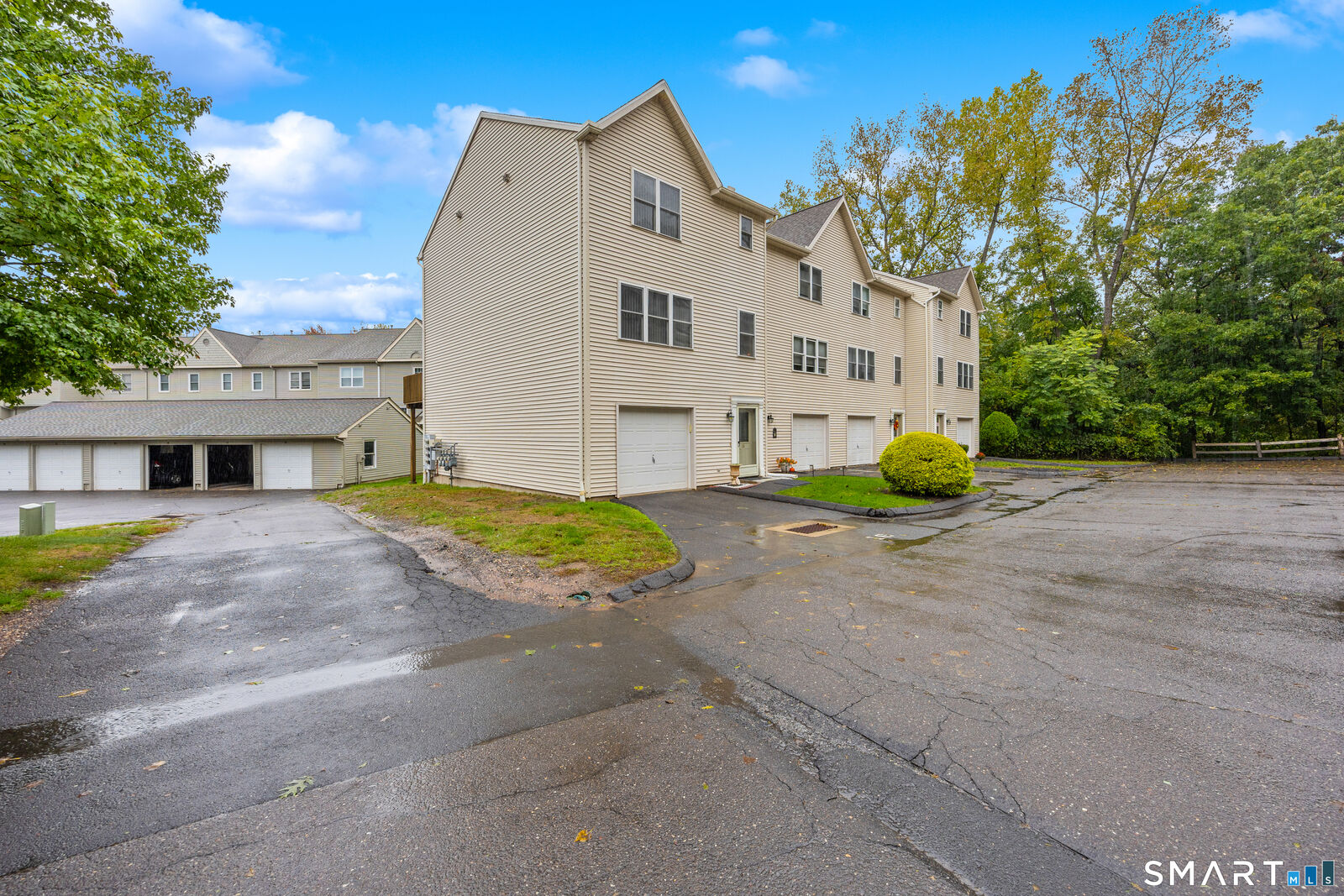 Property Photo:  40 Cornerstone Court 16  CT 06479 