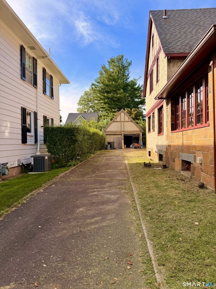 Property Photo:  110 Marvel Road  CT 06515 