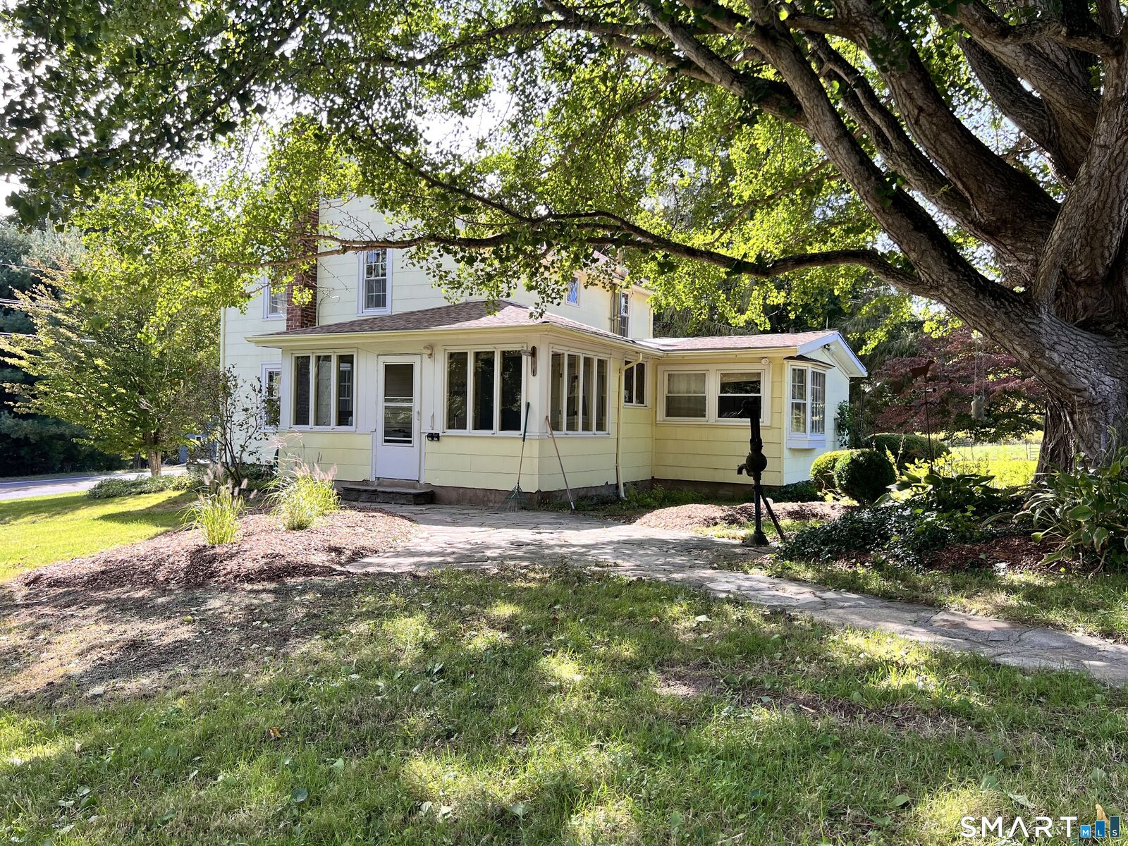 Property Photo:  110 West High Street  CT 06424 