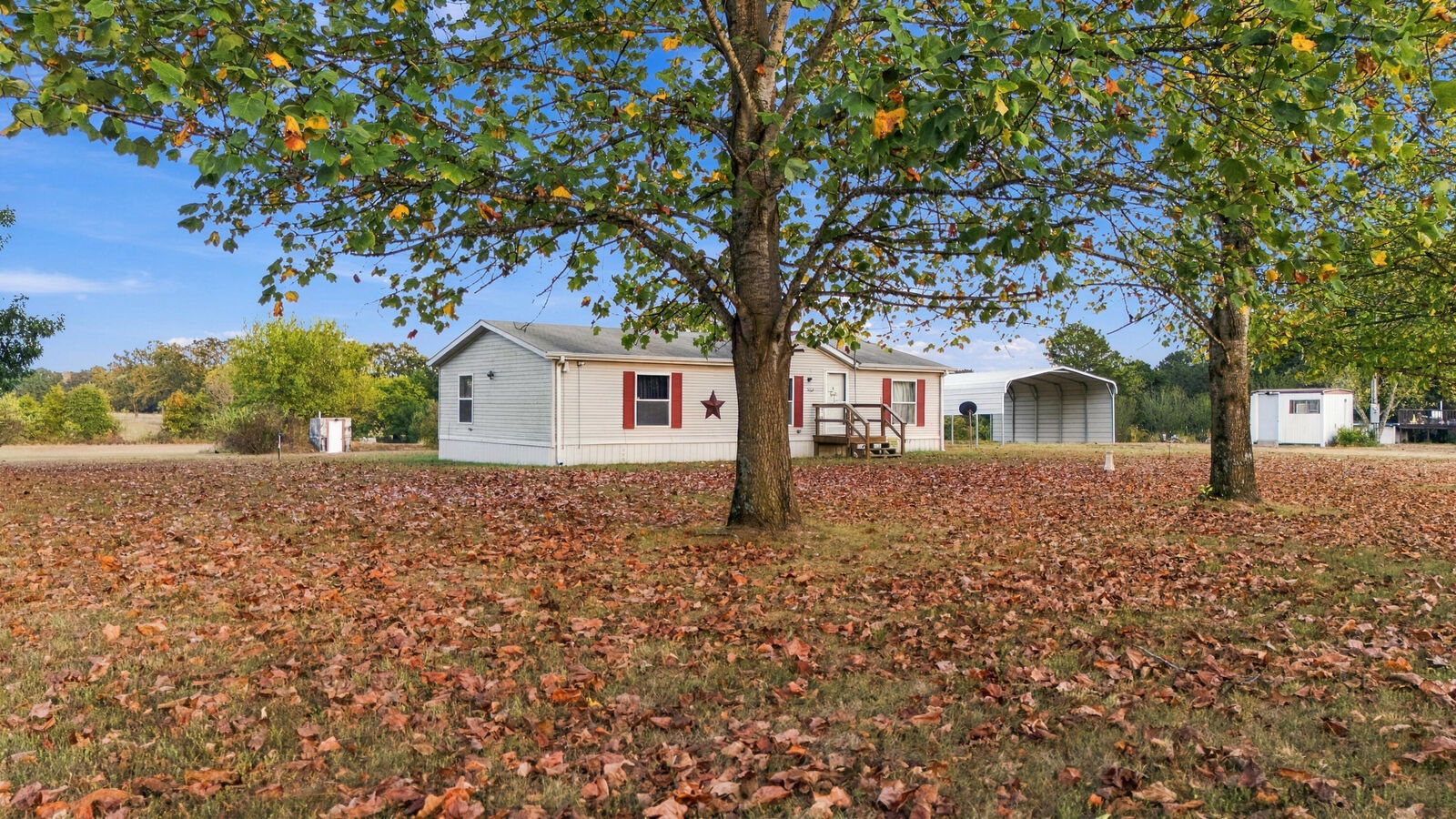 Property Photo:  5164 Private Road 1511  MO 65789 