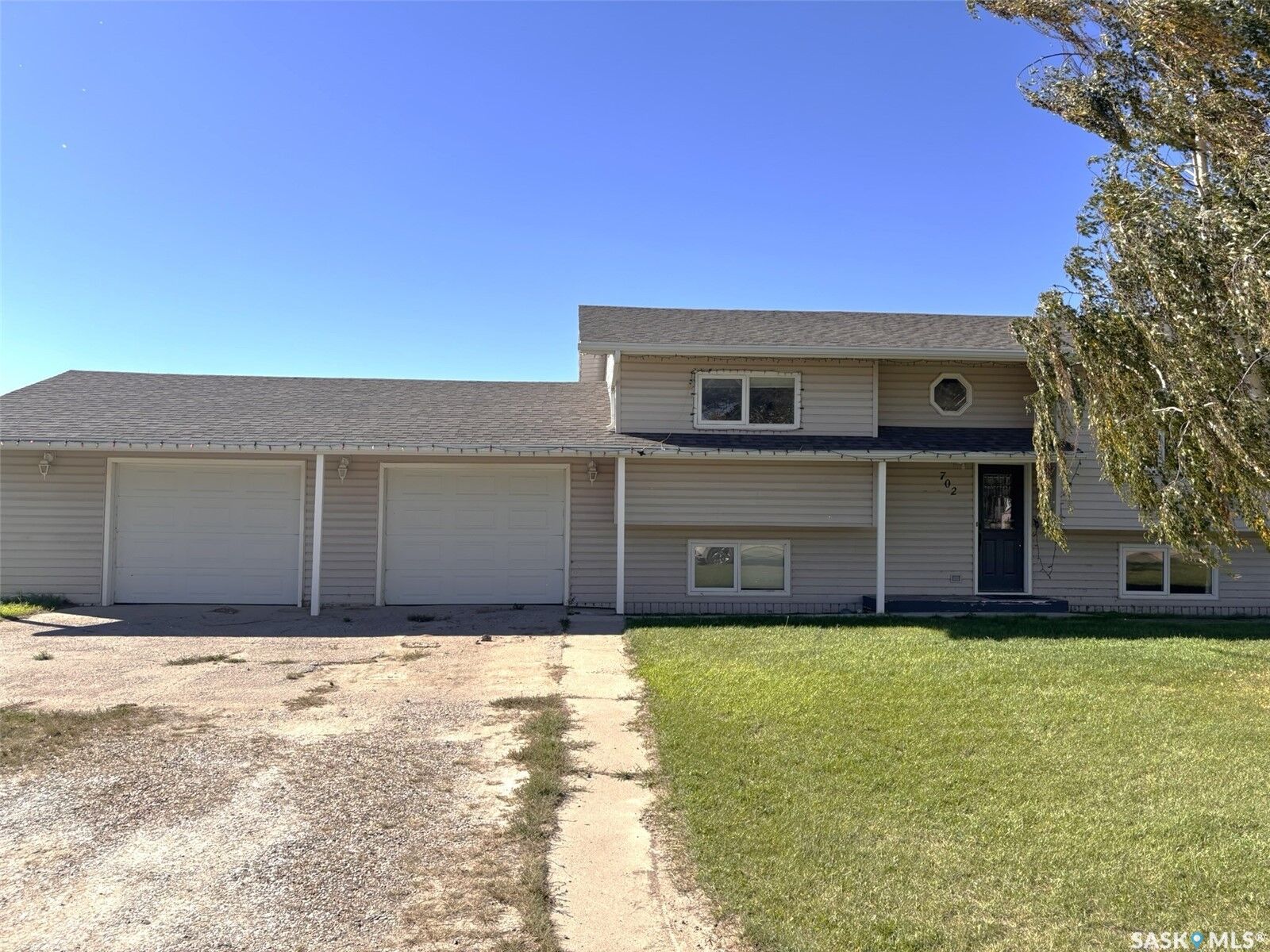Property Photo:  702 2nd Street  SK S0G 2E0 