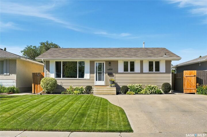 Property Photo: 1514 Laura Avenue SK S7N 2S3