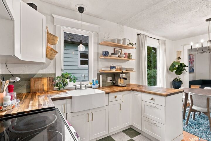 Property Photo:  1116 B Avenue N  SK S7L 1G1 