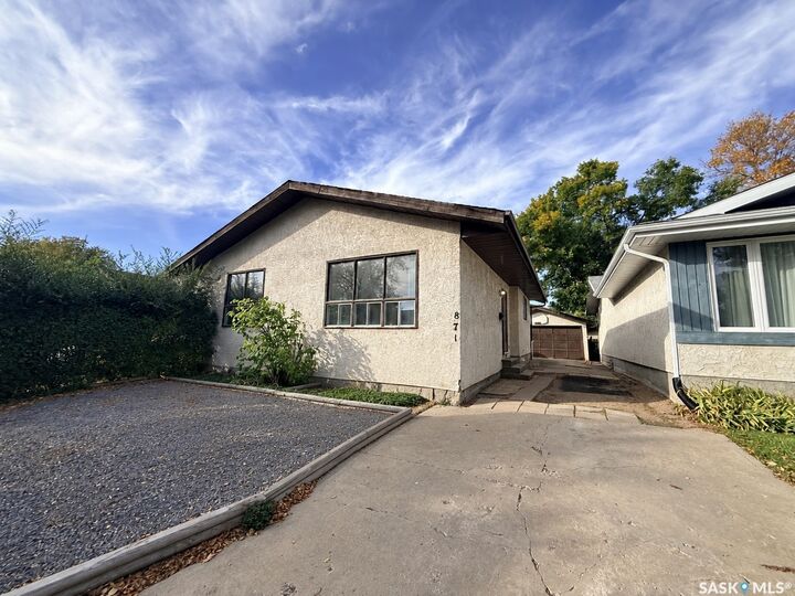 Property Photo:  871 Morris Crescent N  SK S4X 2W4 