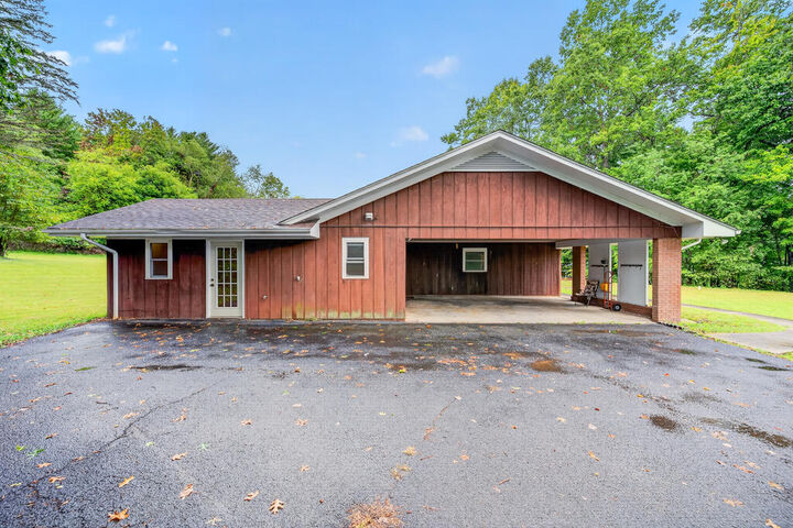 Property Photo: 61 Glenmont Rd VA 24381