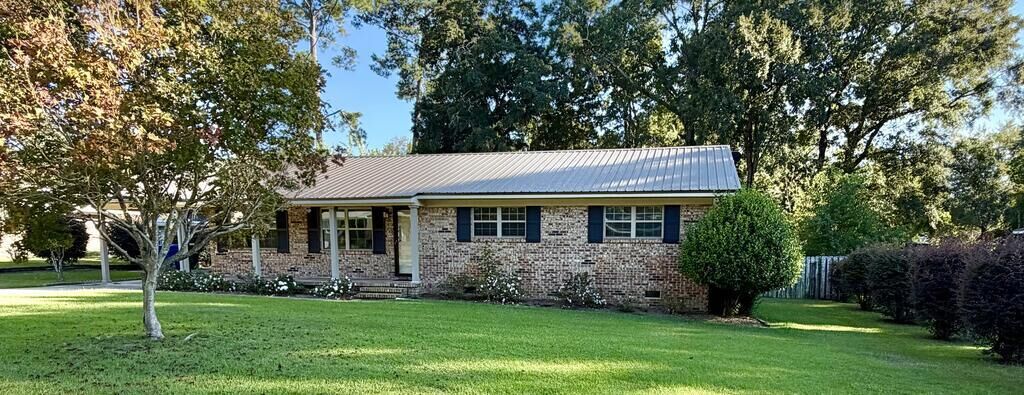 Property Photo: 508 Devaughn AL 36301