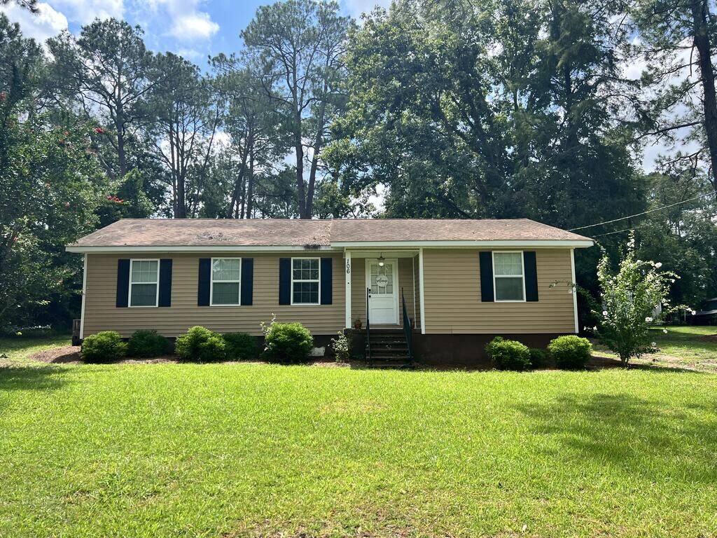 Property Photo: 106 King St GA 31794