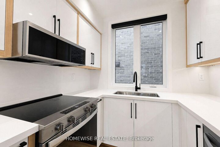 Property Photo:  159 Locksley Avenue 4  ON M6B 3N6 