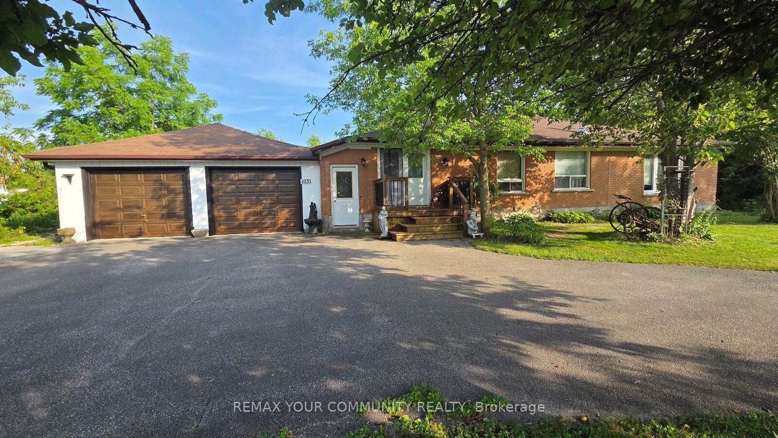 Property Photo:  1031 Metro Road  ON L4P 3E9 