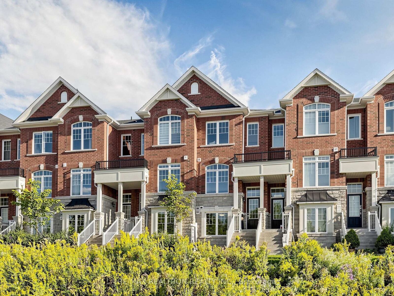 Property Photo:  71 Dundas Way  ON L6E 0R7 