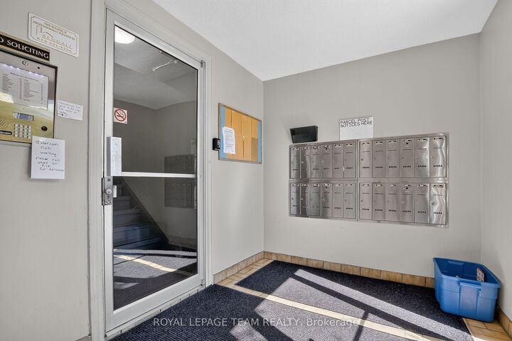 Property Photo:  2 Charlotte Place 21  ON K6V 6T4 