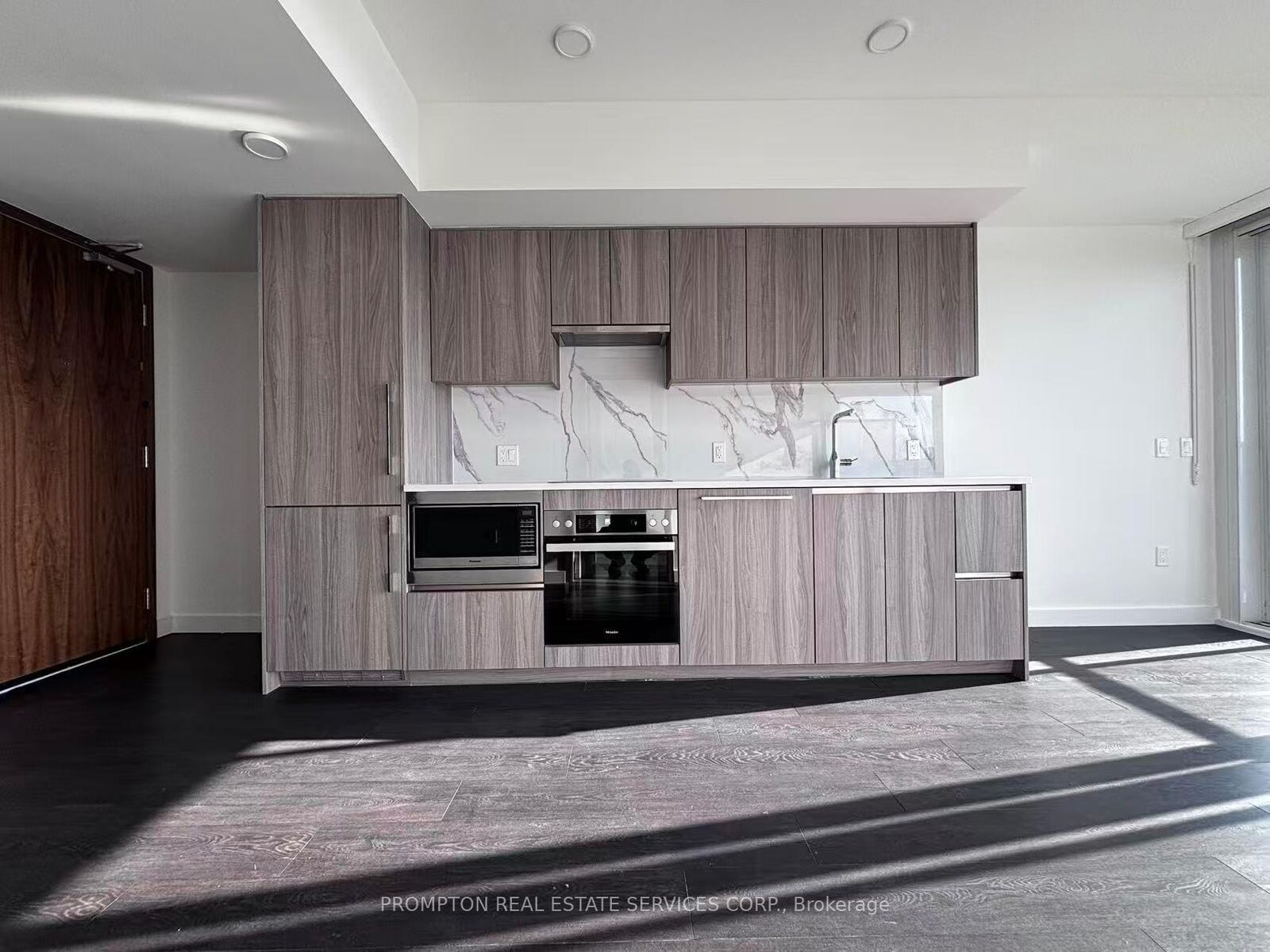 Property Photo:  3 Concord Cityplace Way 2315  ON M5V 0X4 