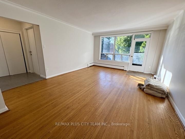 Property Photo:  44 Meadowbrook Drive 2  ON M6B 2S6 