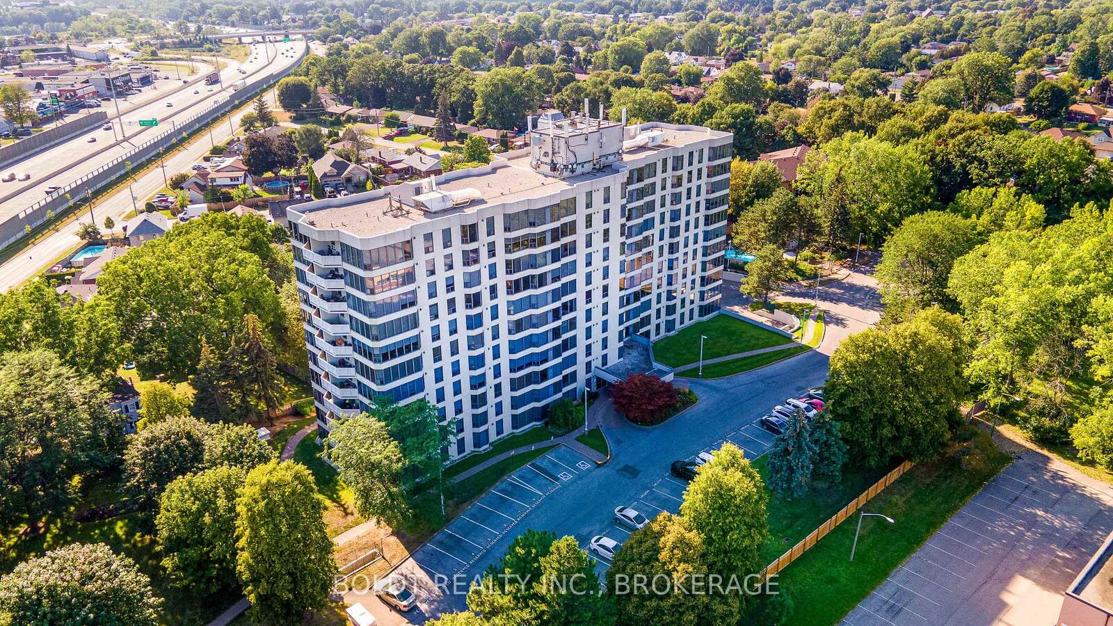 Property Photo: 81 Scott Street 812 ON L2N 7L5