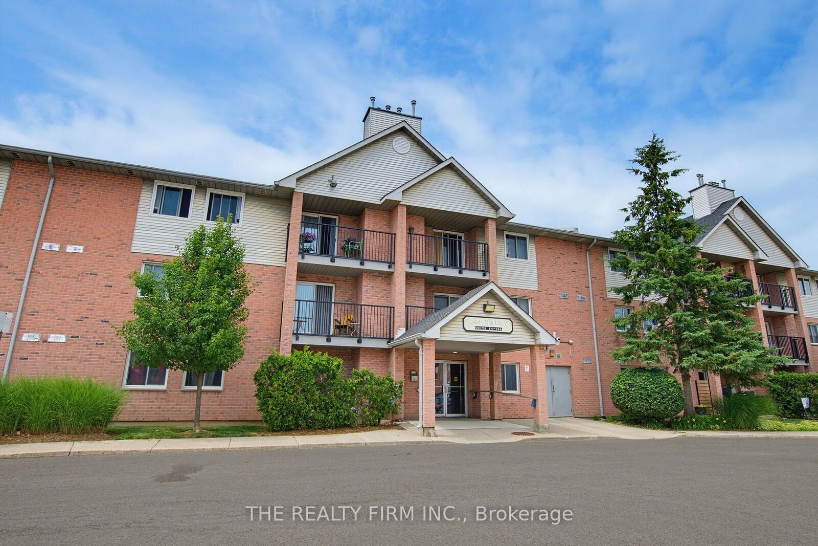 Property Photo:  144 Conway Drive 58  ON N6E 3N3 