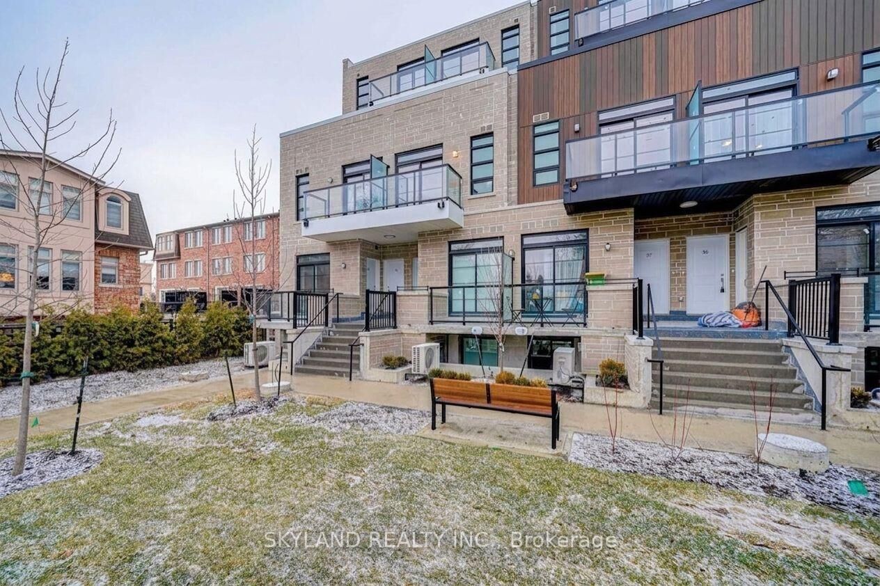 Property Photo:  57 Finch Avenue W 40  ON M2N 0K9 
