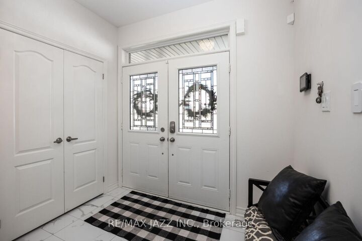 Property Photo:  131 Courtney Street Upper  ON L1C 0B9 