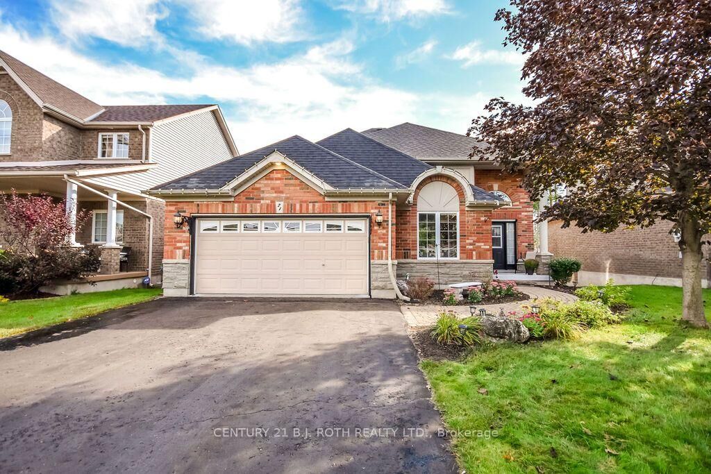 Property Photo:  21 Armeda Clow Crescent  ON L0M 1B2 