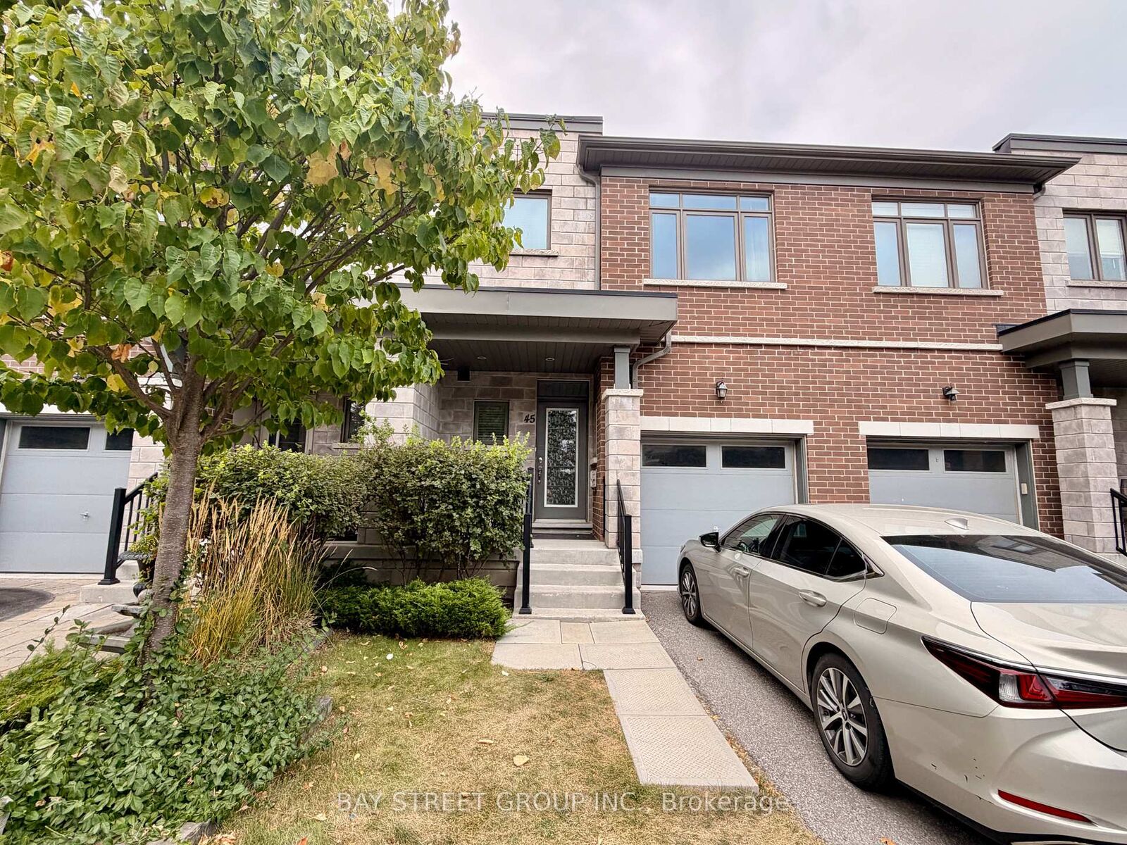 Property Photo:  45 Longshore Way  ON L1N 0M1 