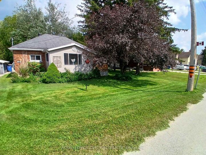 Property Photo:  883 7th Avenue  ON N4N 2K3 