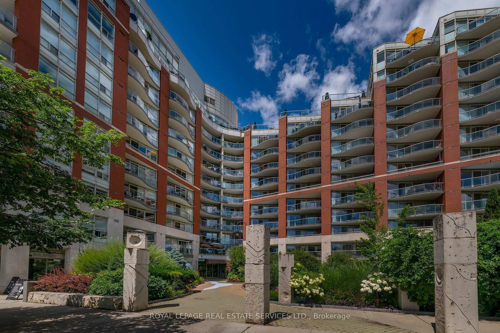 Property Photo:  550 Queens Quay W 707  ON M5V 3M8 