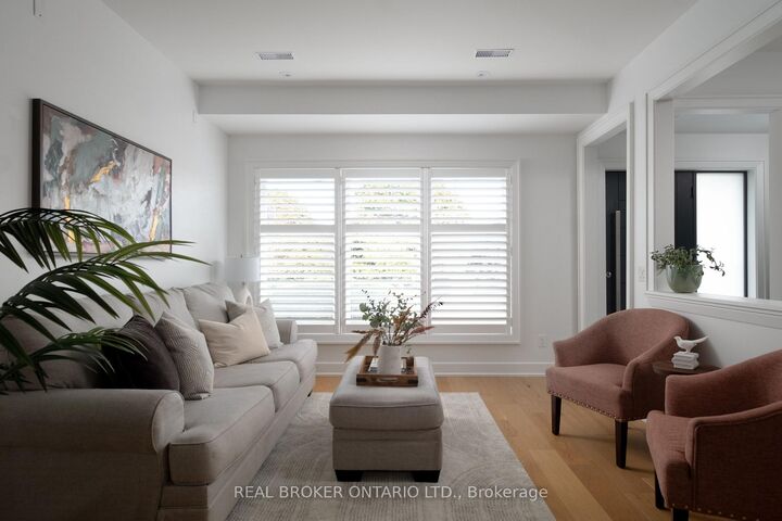 Property Photo:  1633 Coram Crescent  ON L4X 1L1 