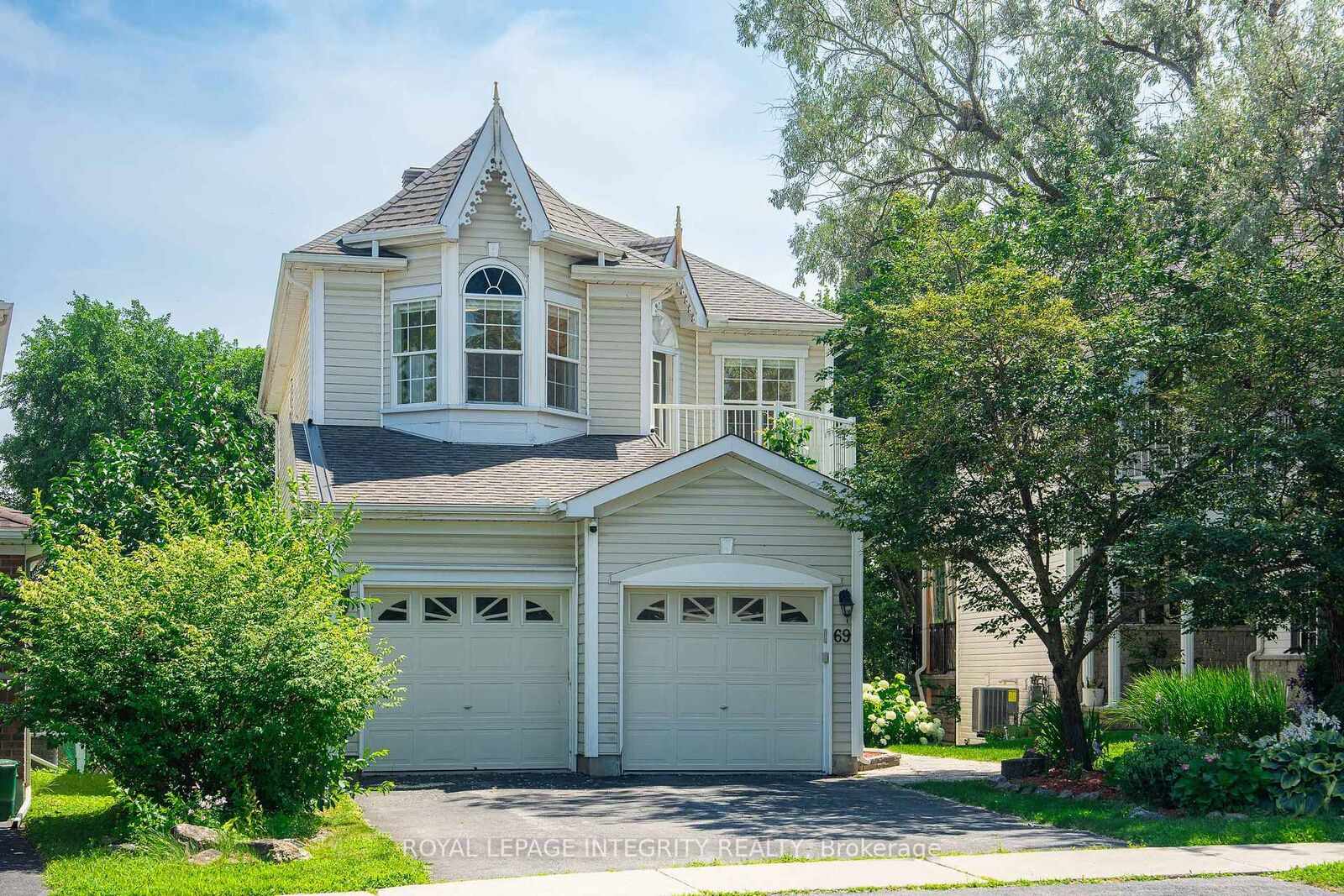 Property Photo: 69 Goldridge Drive ON K2T 1E9
